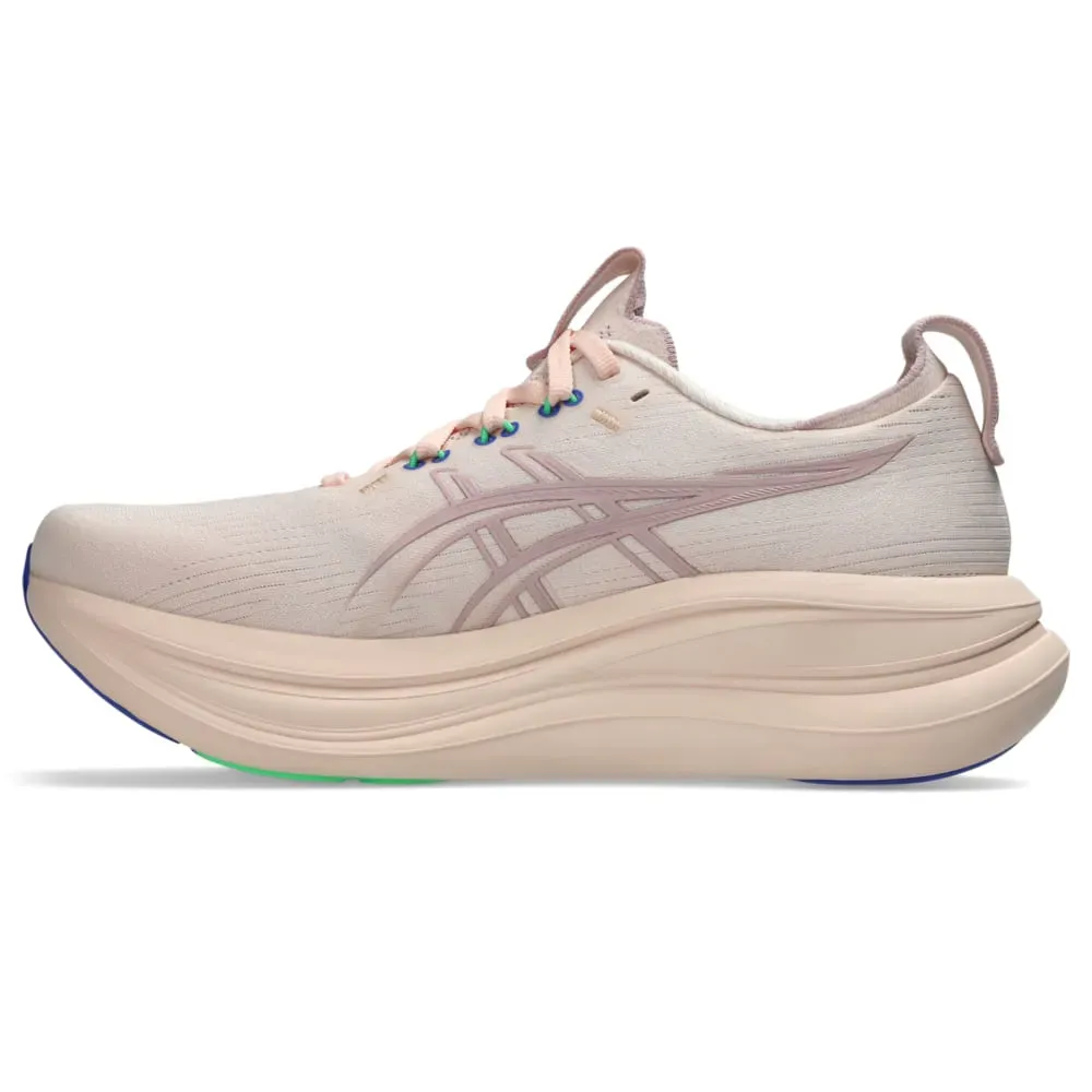 Tênis Asics Gel Nimbus 28 feminino rosa claro visto de lado destacando solado e amortecimento